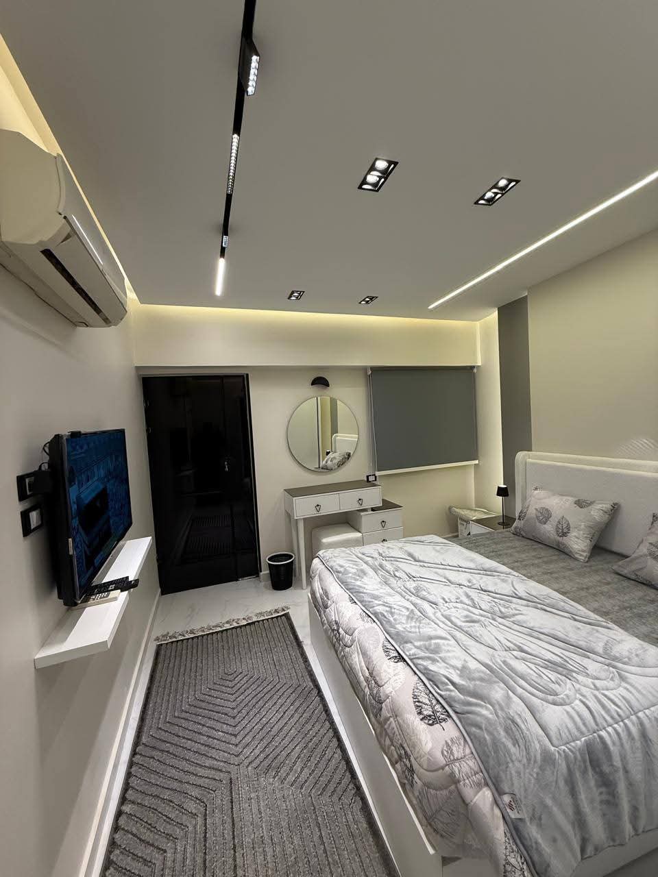 للبيع شاليه Ultra Lux في أهرامات بورتو السخنة 🌊 📍 منقرع 1 – بحري – الدور الرابع 🏡 أفضل ڤيو في المنتجع  الشاليه مكون من: 🛏️ 2 غرفة – 🛁 2 حمام – 🛋️ ريسبشن كبير ✨ تشطيب خاص بأعلى الخامات (سباكة – كهرباء – بلاط – نقاشة – أثاث – جبسون بورد – إضاءة