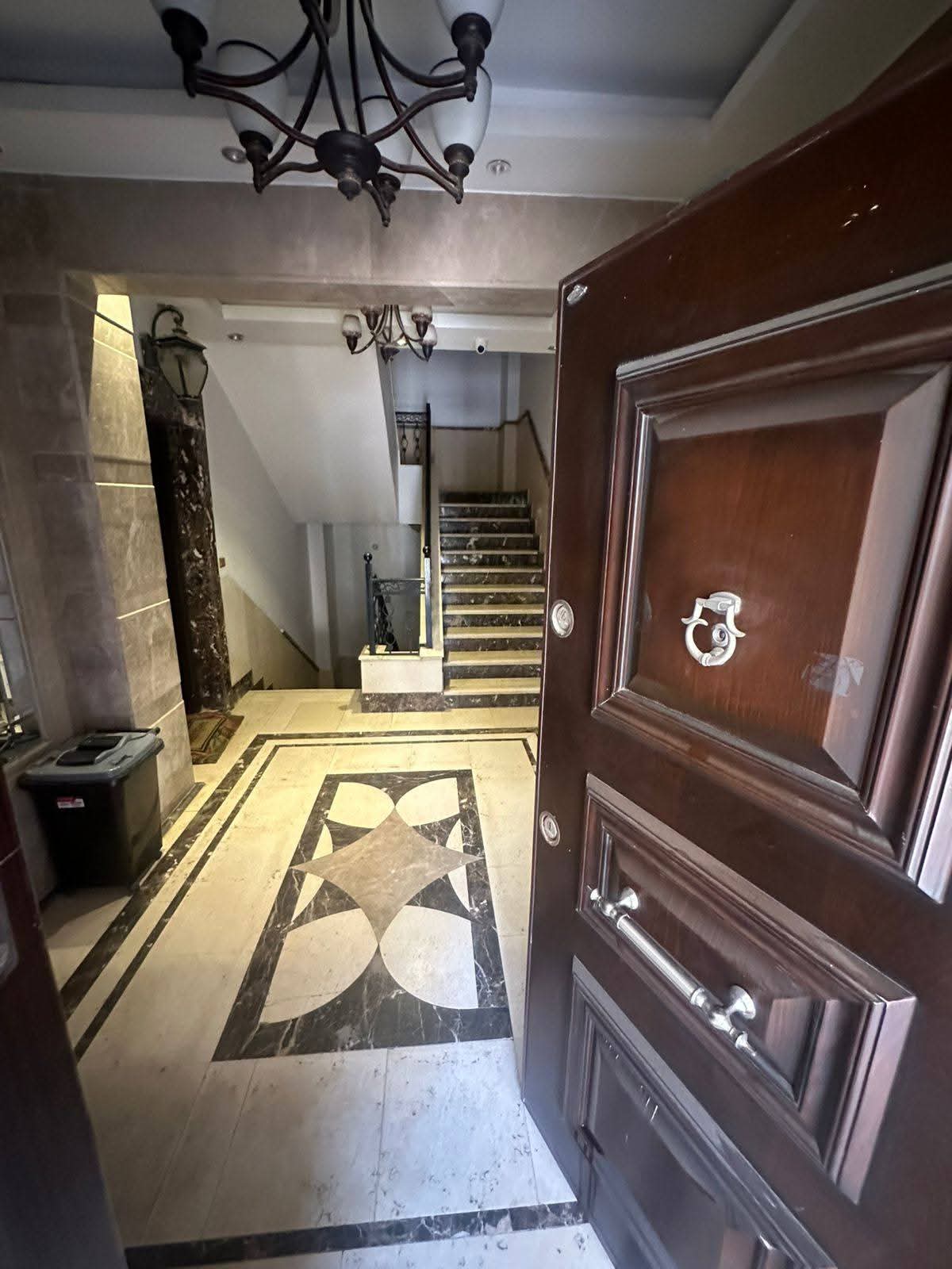 شقه لقطه للبيع في جنوب الأكاديمية🌳  مساحه: 205م  ٣ غرف منهم ماستر ، ٢ حمام