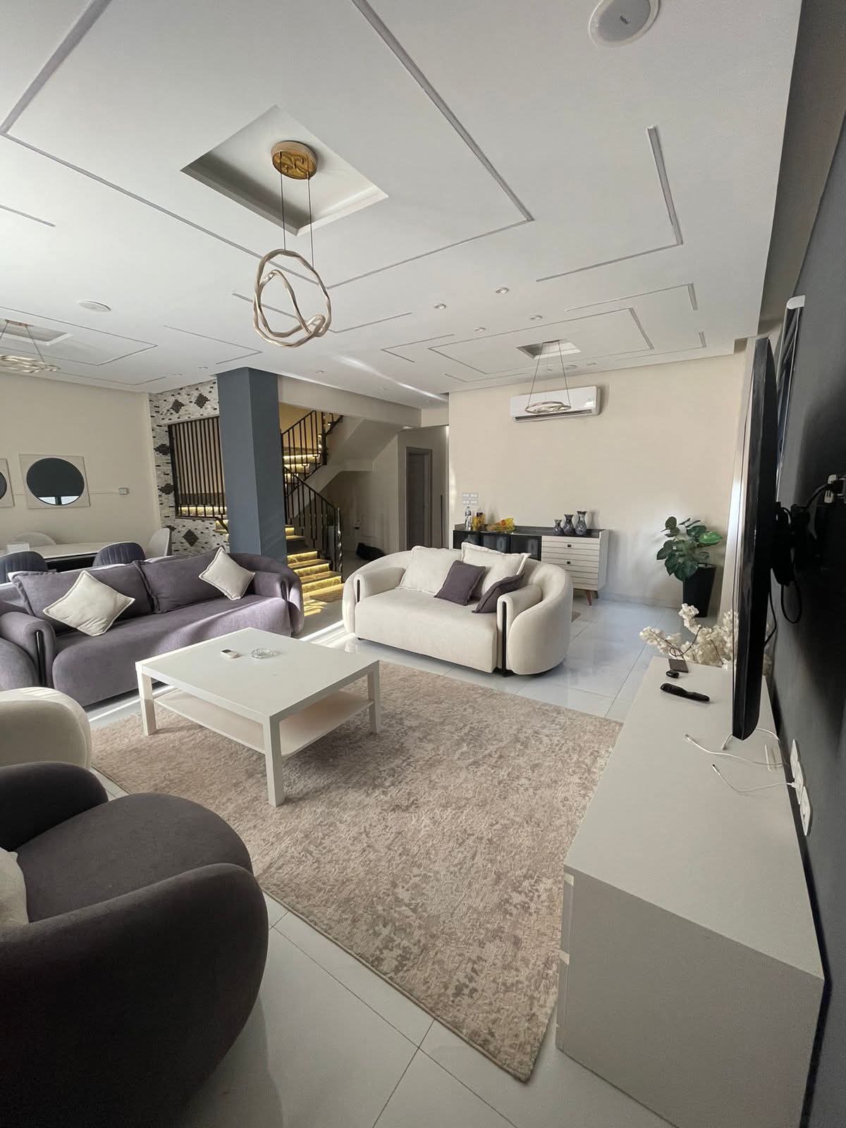 فلا للايجار كمباوند باتيو الزهراء - امام النادي الاهلي - الشيخ زايد