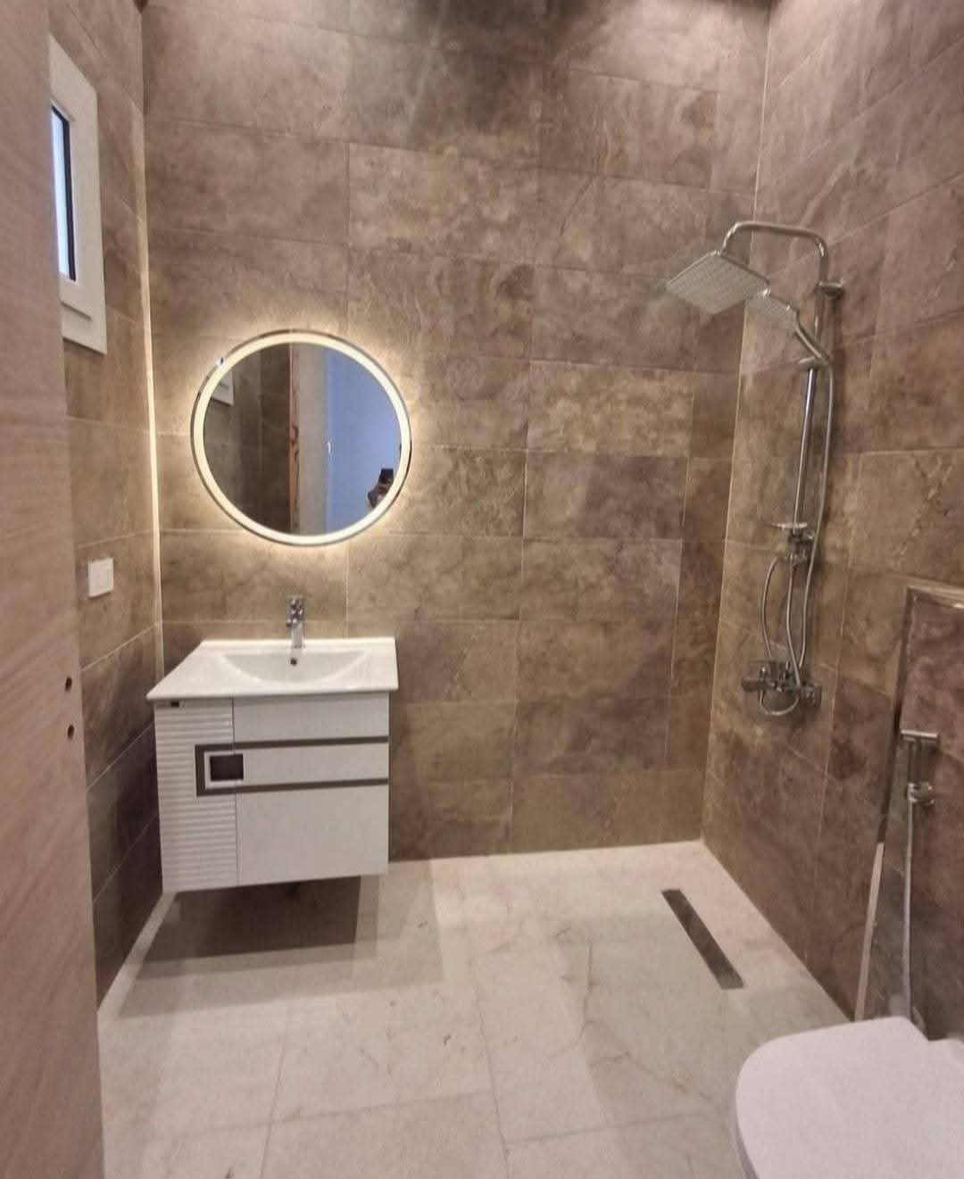 شاليه يطل على البحر  للبيع في الساحل