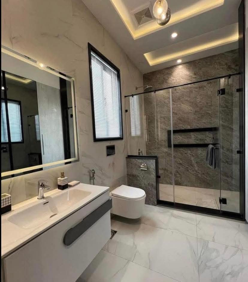 فيلا للبيع ٤ غرف كلهم ماستر ٣ حمامات وغرفه للناني بالحمام بتاعها)