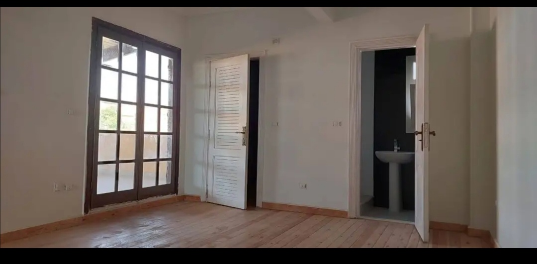 فيلا متشطبه للبيييع  في كمبوند طيبه هايتس