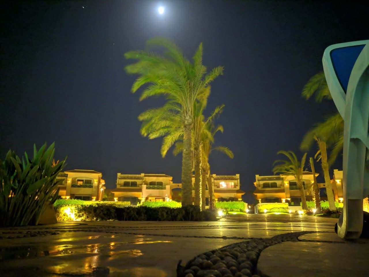 شاليه للبيع في العين السخنه علي بعد دقايق من بورتو السخنه  مطلوب1مليون و600  فقط!!! واسكن فيه تاني يوم فرصه متتعوضش